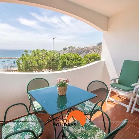 #103 Foxy V By Holidays *