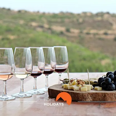 #103 Foxy V By Holidays *