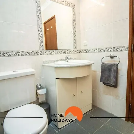 #103 Foxy V By Holidays *